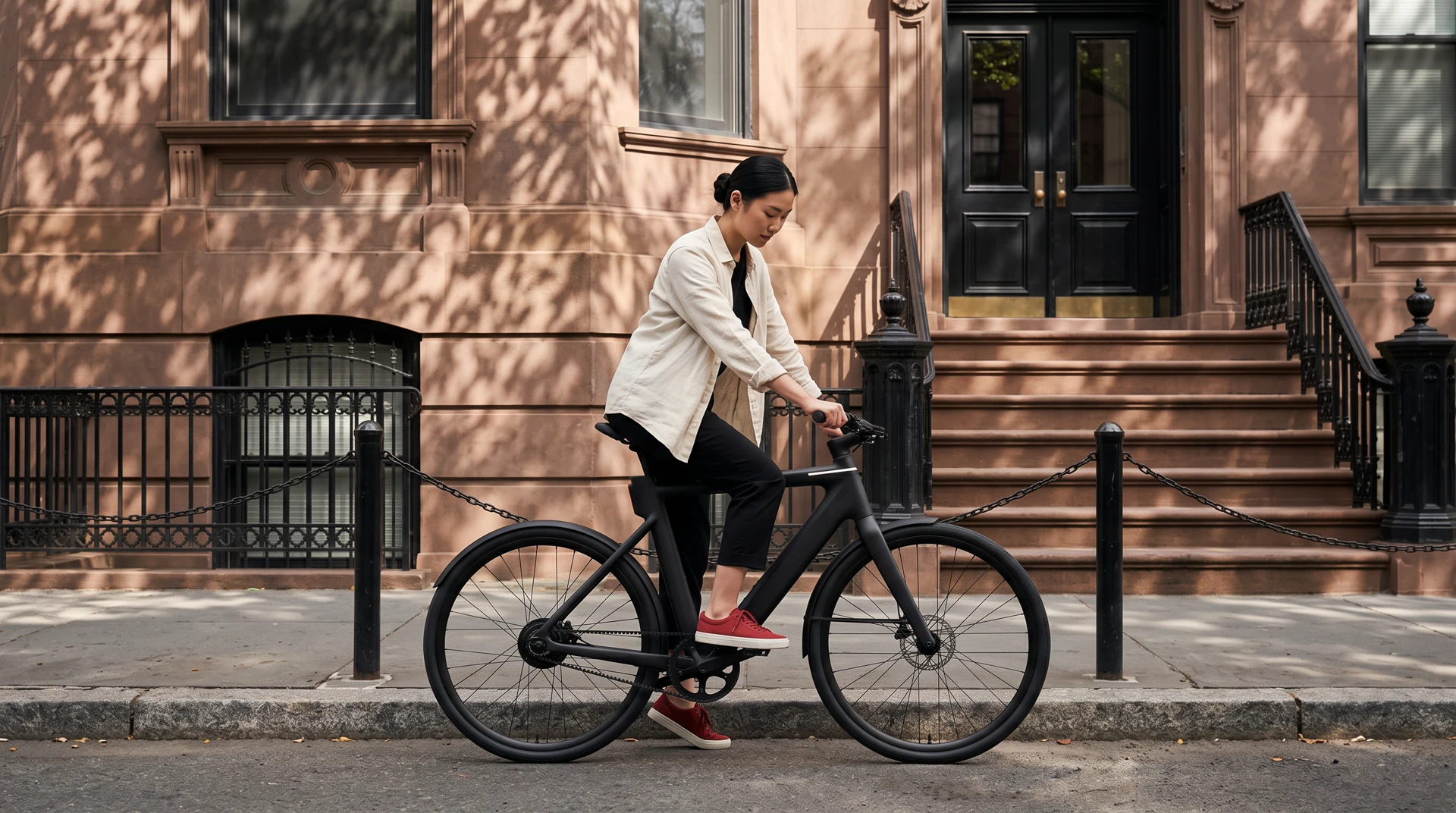 ARLO A1 in an everyday city setting