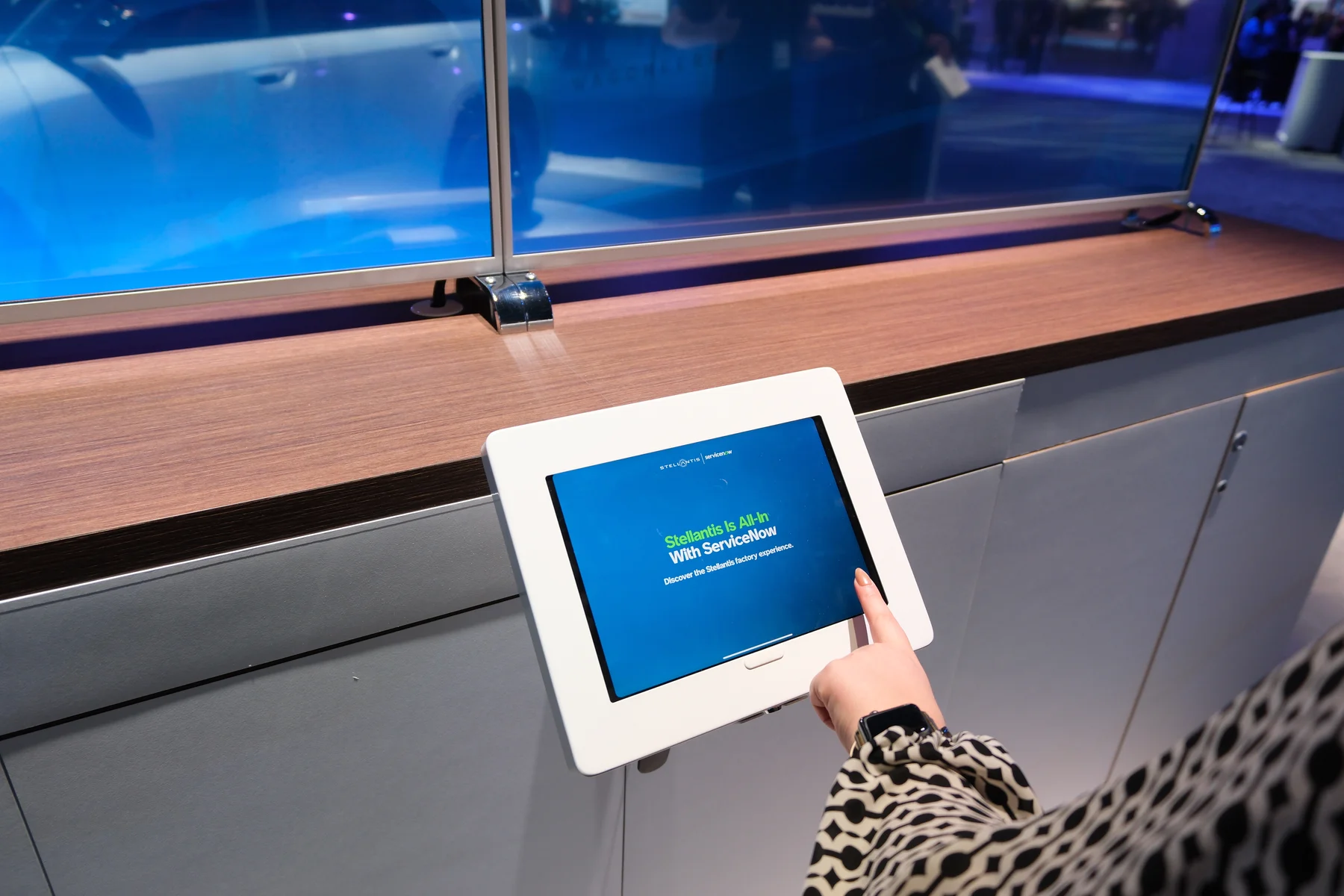 A tablet alongside the panoramic exhibition display.